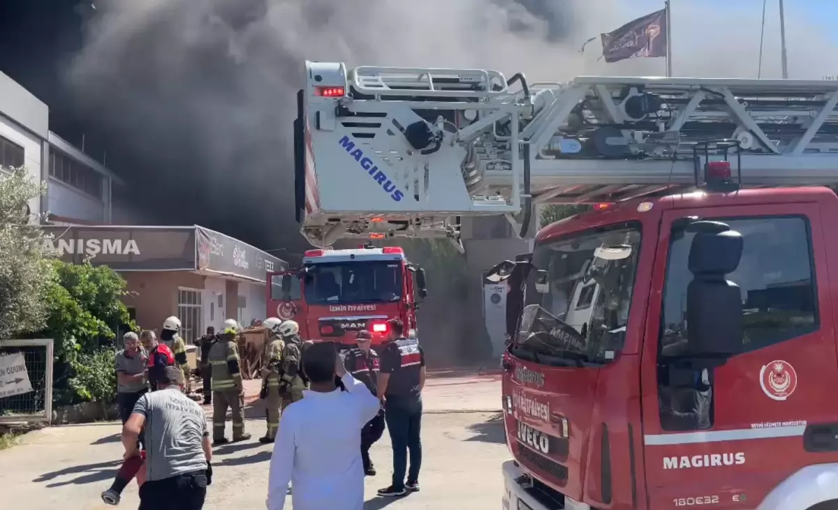 Torbalı’da Sandalye Fabrikasında Yangın Çıktı!