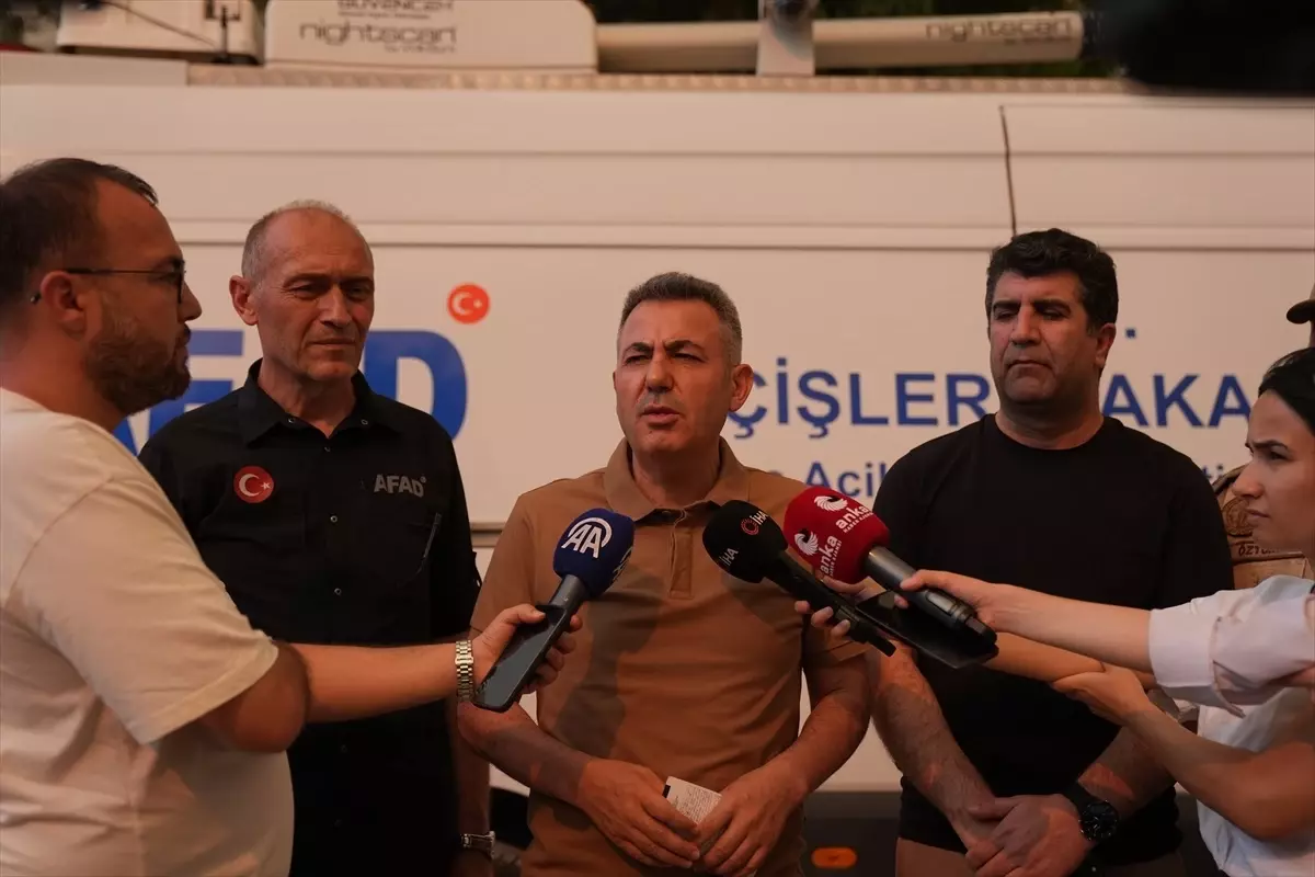 İzmir’de Orman Yangını: 5 Mahalle Tahliye Edildi!