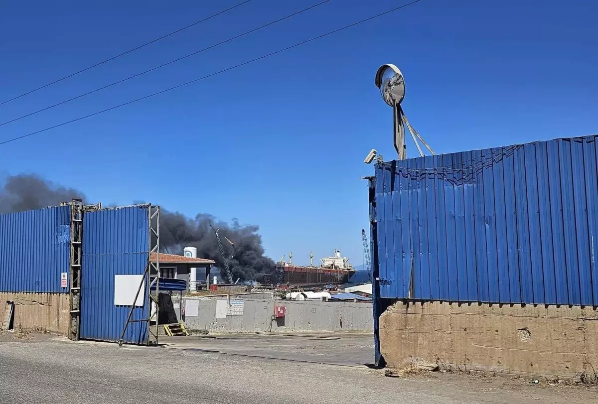 Aliağa’da Tanker Gemide Yangın, Müdahale Sürüyor!