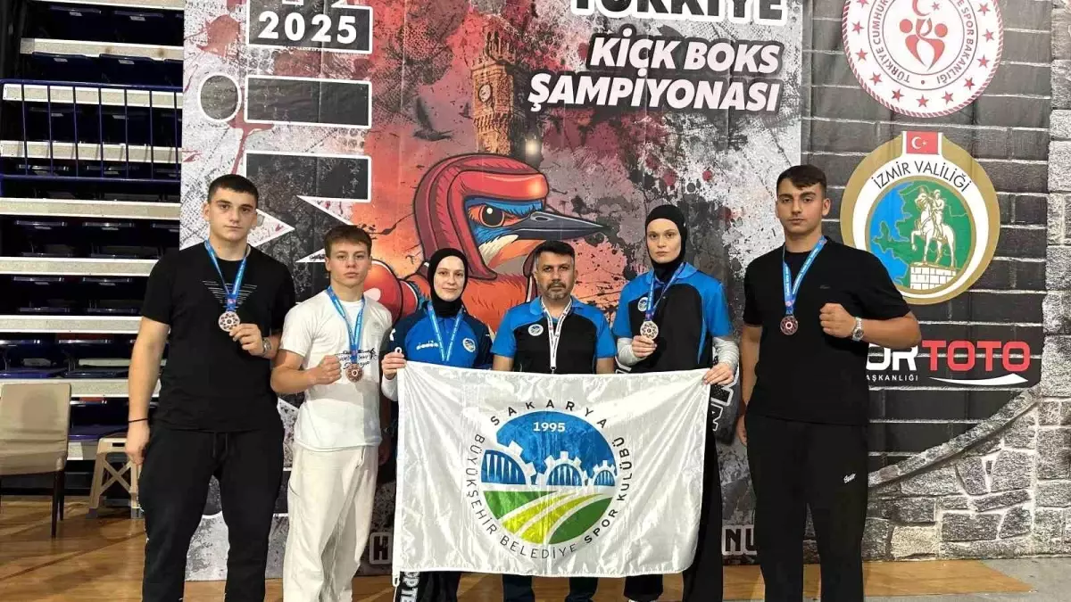 Sakarya Kick Boksçuları İzmir’de Dereceye Girdi!