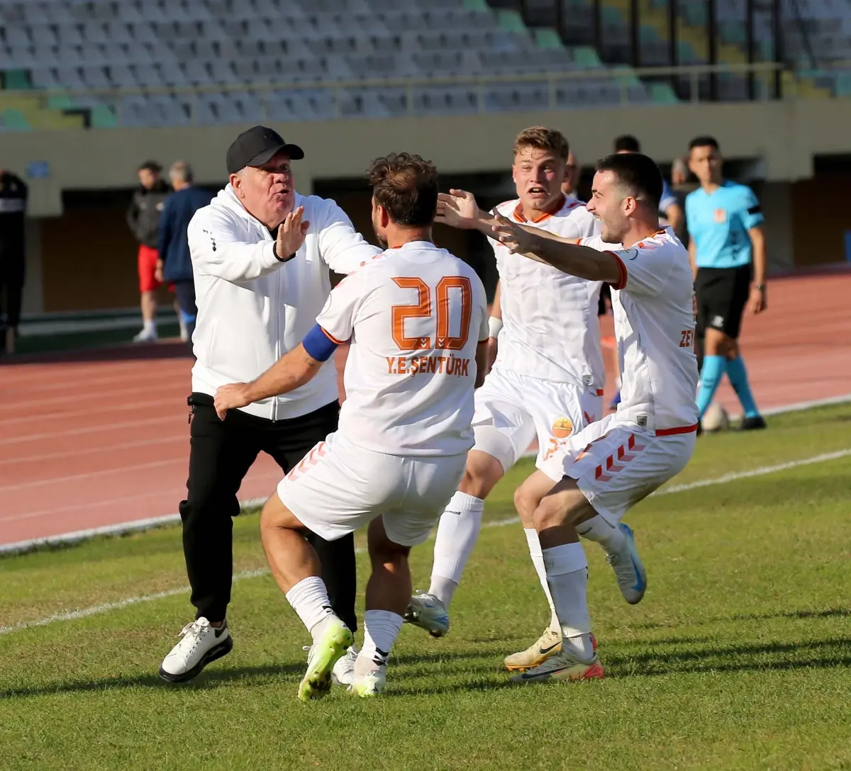 Levent Eriş, İzmir Çoruhlu FK’ya döndü!