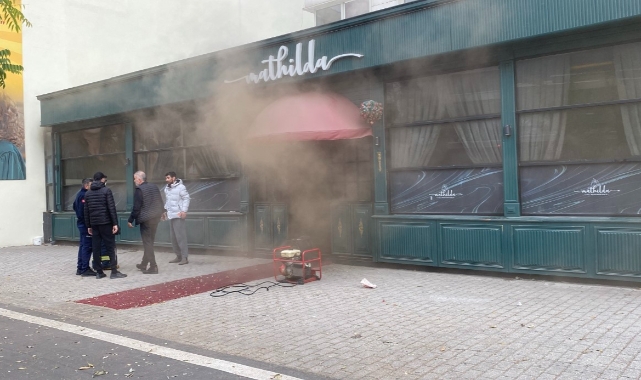 Yenibağlar’da Restoran Mutfakında Yangın Paniği!