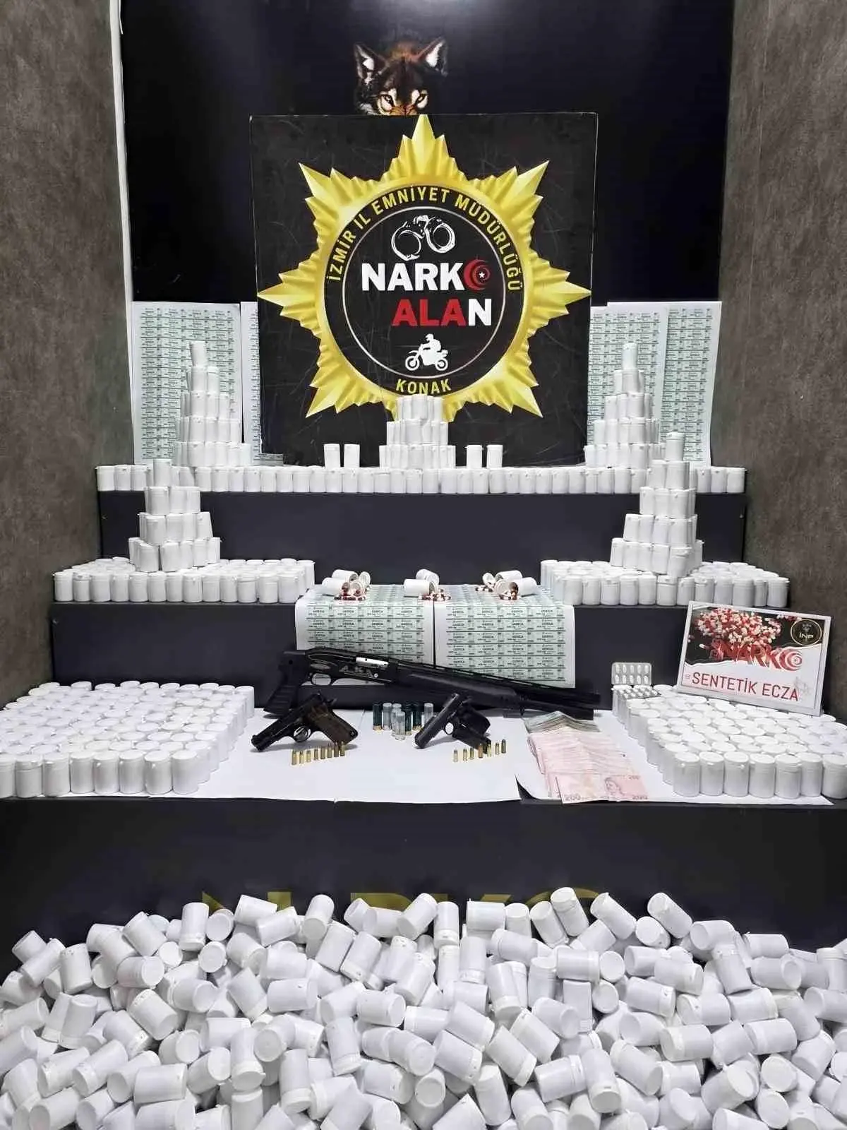 İzmir’de Uyuşturucu Operasyonu: 108 Bin Hap Ele Geçirildi!