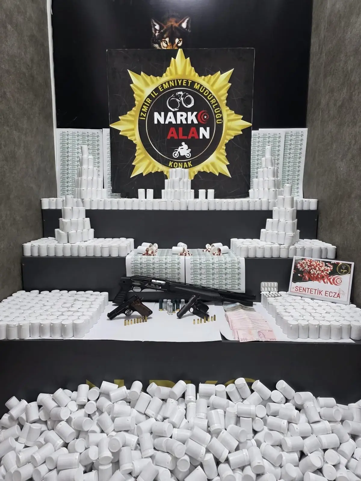 İzmir’de Dev Uyuşturucu Operasyonu: 108 Bin Hap!