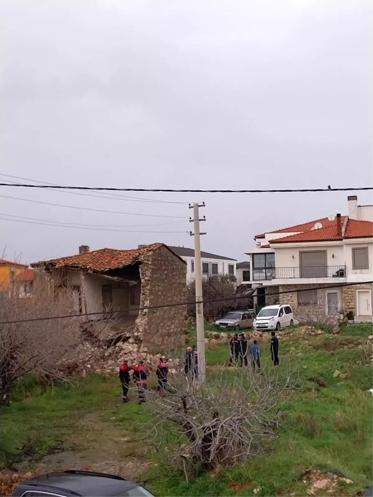 Çeşme’de Fırtına ve Sağanak Hayatı Felç Etti!