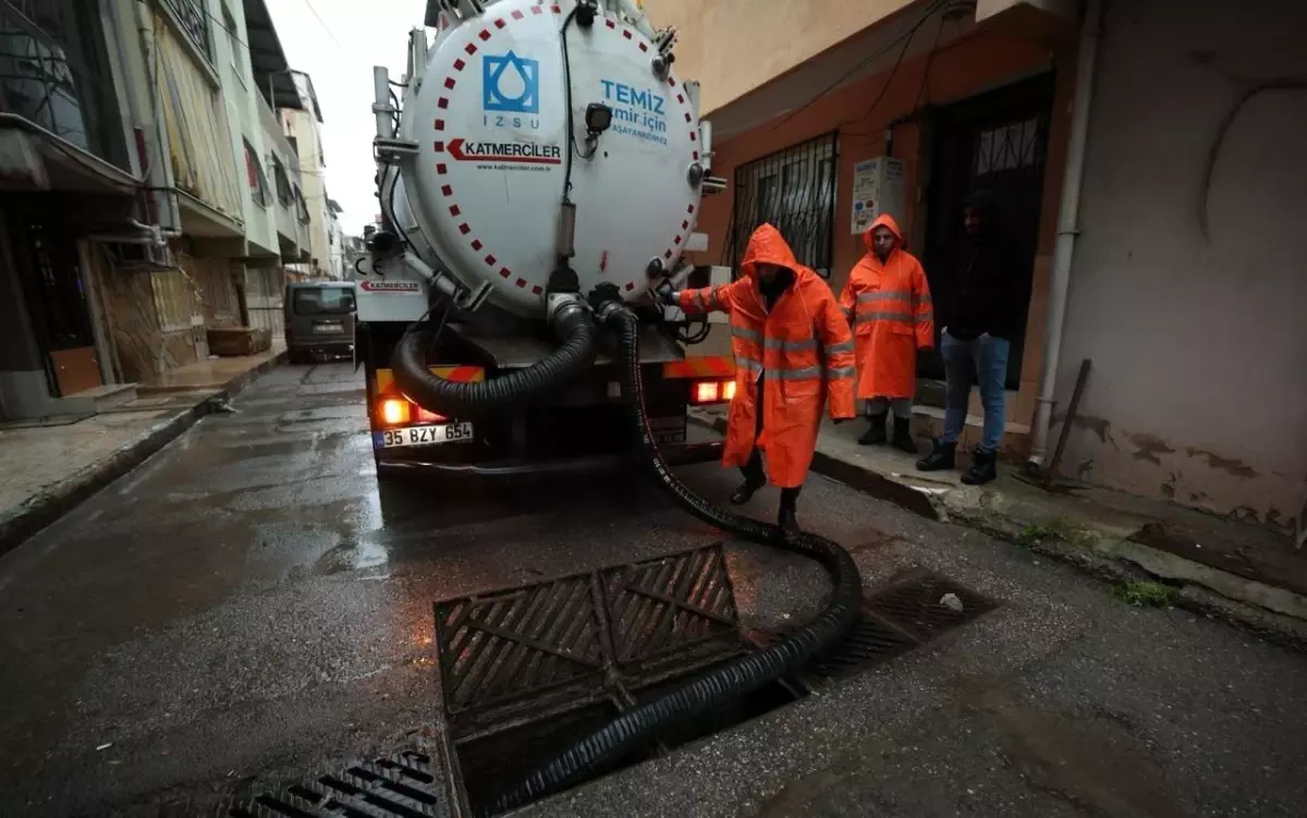 İzmir’de Kuvvetli Yağışlar: Kriz Masası Kuruldu!