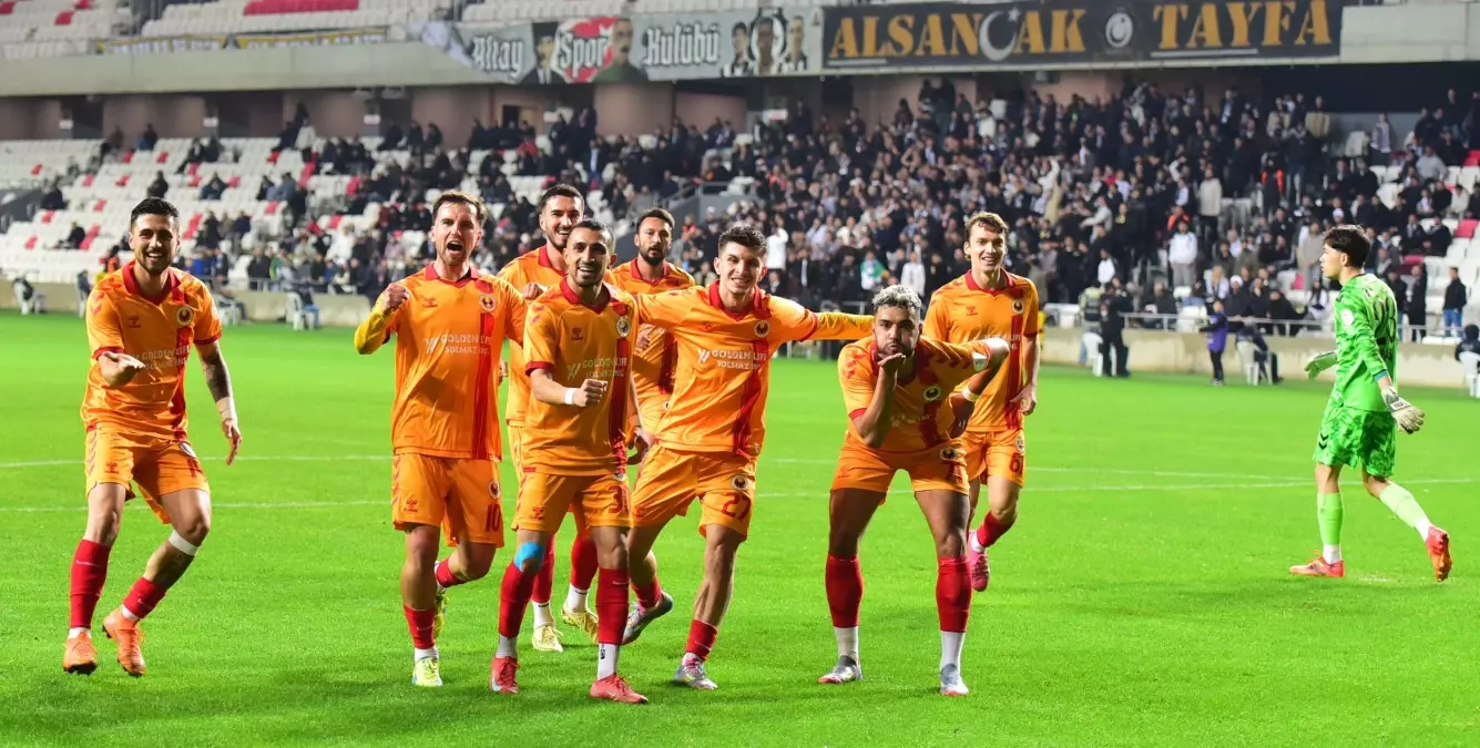 İzmir Derbisinde Bilet Krizi: 5 Kuruş Tepkisi!