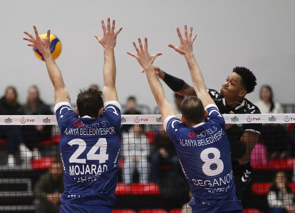 Alanya Belediyespor, İzmir’i 3-1 Yenerek Sıradışı Zafer!