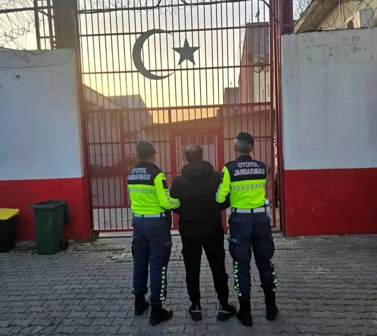 Aydın’da 12 Düzensiz Göçmen ve 1 Tutuklama!