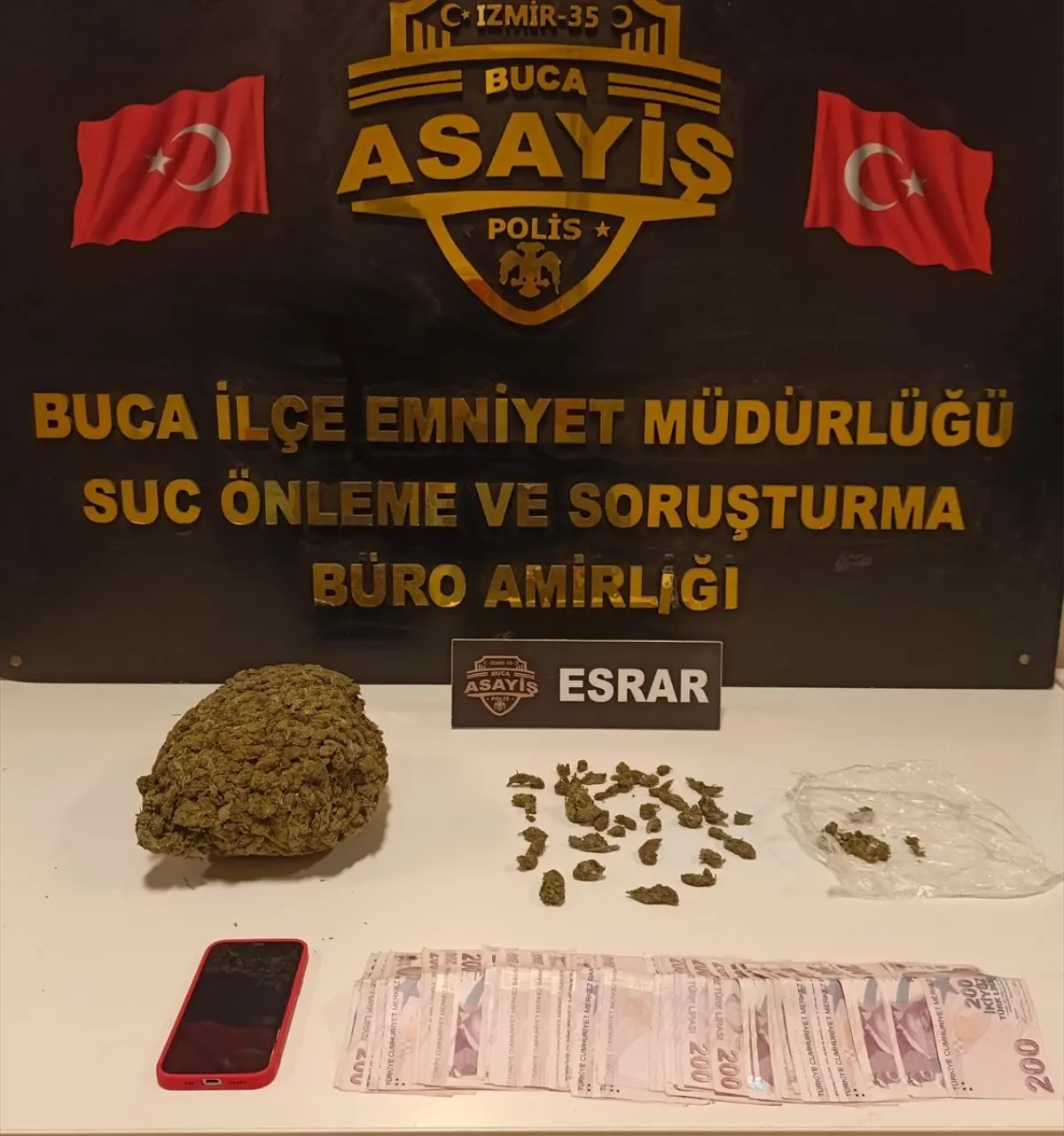 Buca’da Uyuşturucu Operasyonu: 1 Kilo Esrar Ele Geçirildi