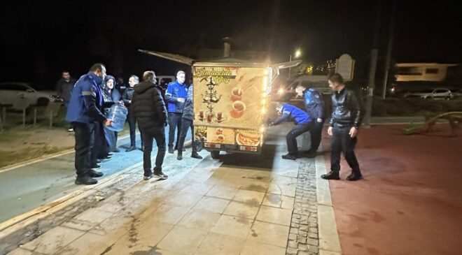 İzmir’de Fahiş Fiyat Denetimi: Seyyar Satıcılara Müdahale!