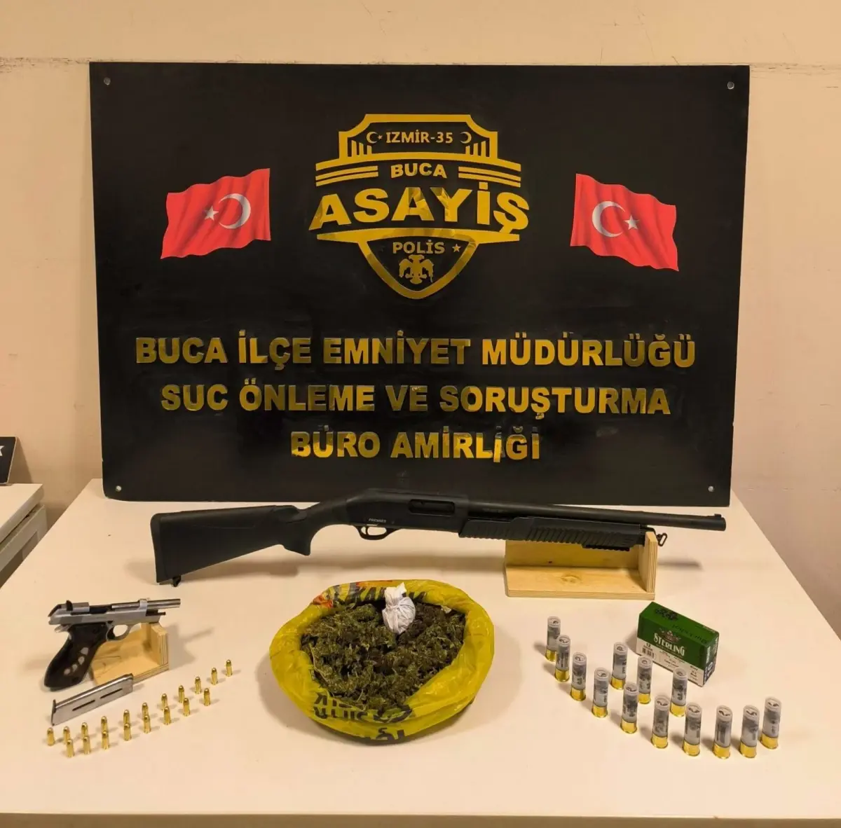 Ruhsatsız Silah ve Uyuşturucu ile Firari Yakalandı
