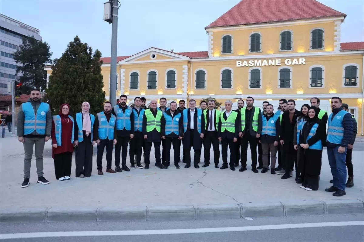 AK Parti’den İftara 5 Kala İzmir’e İkram!