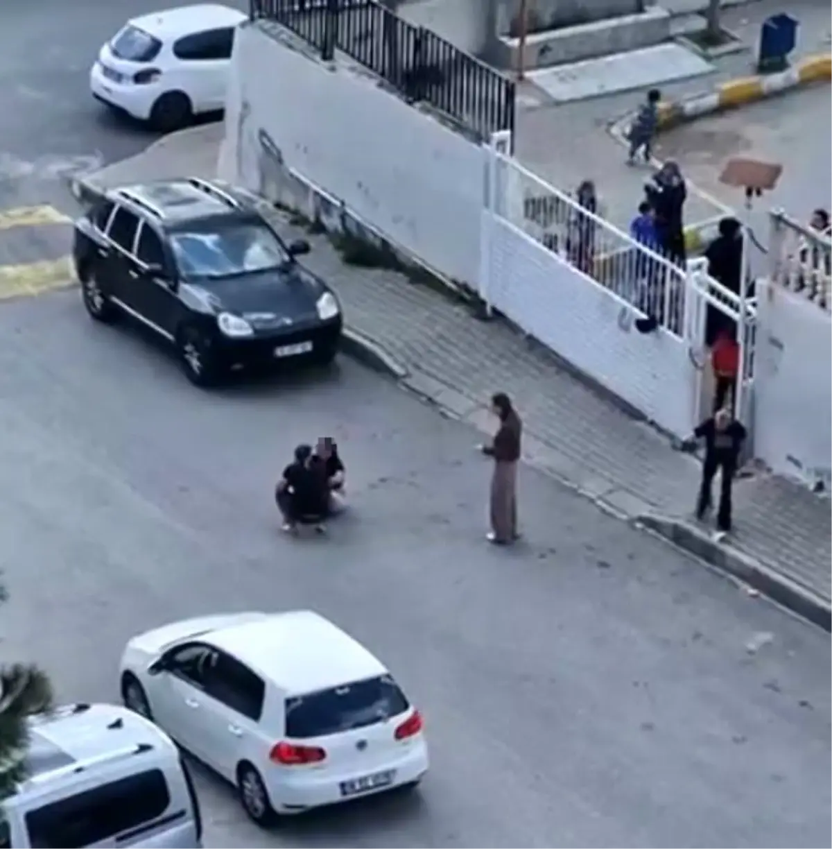 Sokakta Eşine Şiddet Uygulayan Adam Yakalandı!