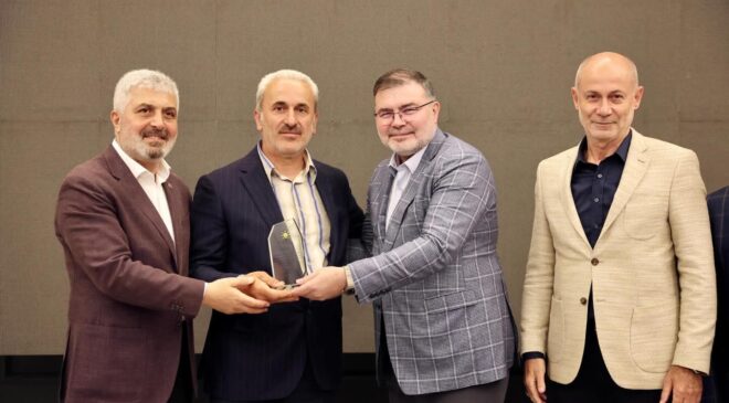 İzmir’de AK Parti’den güçlü buluşma: Teşkilat sahaya odaklandı