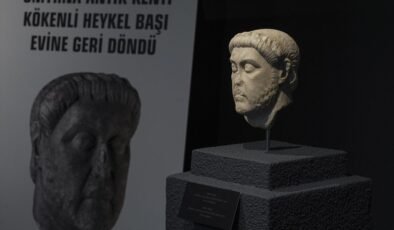 Smyrna Antik Heykel Başına Doğduğu Topraklarda!