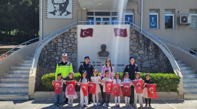 Minik Öğrenciler Jandarmayı Ziyaret Ettiler!