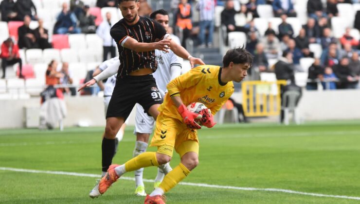 Altay Kalecisi Ulaş, Yırtıkla Saha Sürdü!