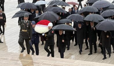 23 Nisan’da TBMM, Anıtkabir’de Saygı Duruşunda