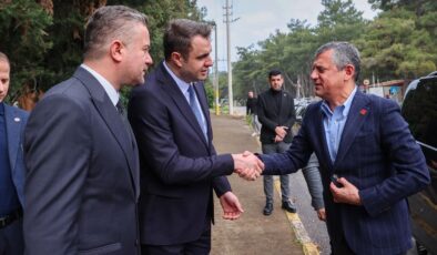 Özgür Özel, Cezaevinde CHP’li İsimlerle Buluştu