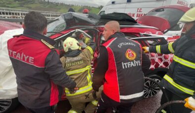 İstanbul-İzmir Otoyolu’nda SUV-tır Kazası! 4 Yaralı