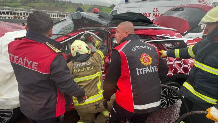 İstanbul-İzmir Otoyolu’nda SUV-tır Kazası! 4 Yaralı