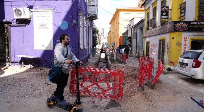 Alsancak’ta Altyapı Çalışmaları Esnafı Zorluyor!