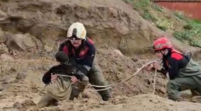 Torbalı’da Çamura Saplanan Çocuklar Kurtarıldı!