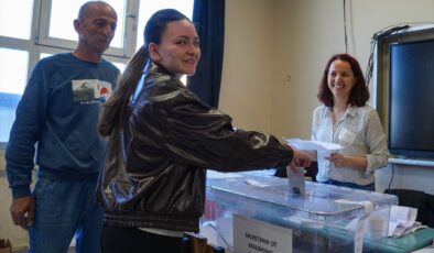 İzmir’de Çifte Vatandaşlar Oy Kullanma Yoğunluğu!