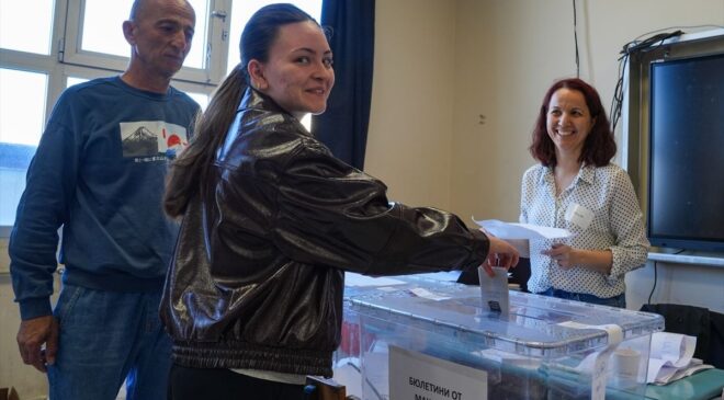 İzmir’de Çifte Vatandaşlar Oy Kullanma Yoğunluğu!