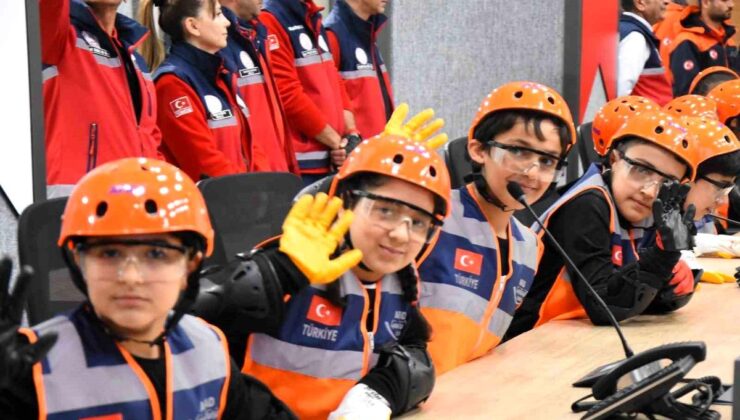 Minik Kahramanlar, Deprem Senaryosunu Yönetti!