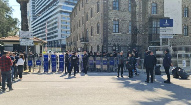 İzmir’de Bina Tahliyesine Karşı Oturma Eylemi Sürüyor!