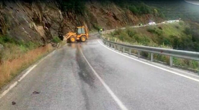 Ödemiş’te Heyelan: Yol Trafiğe Kapandı!